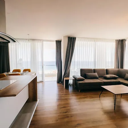 Spacious Three Bed *