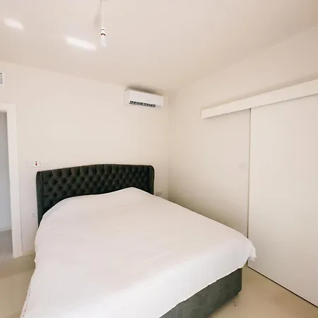 Spacious Three Bed *