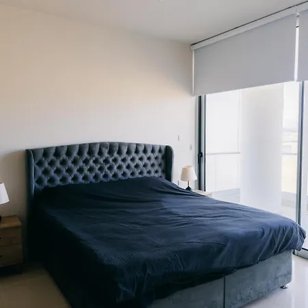 Spacious Three Bed * Trikomo