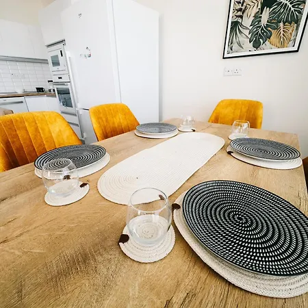 Spacious Three Bed * Trikomo